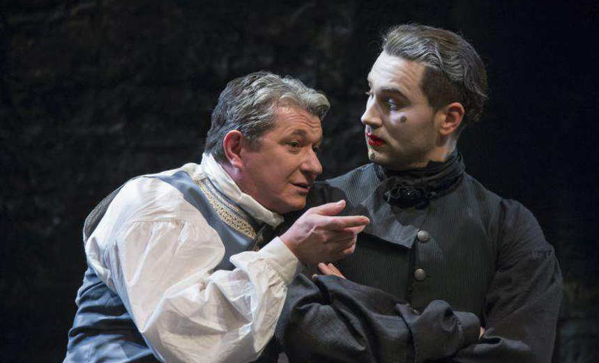 Любовь у трона