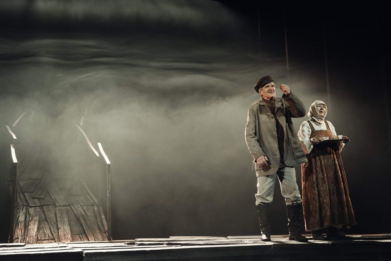 Светит, да не греет